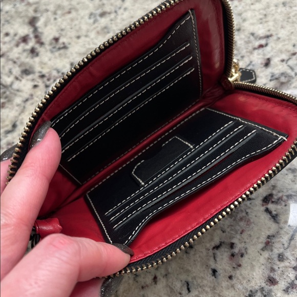 Dooney & Bourke Black Wristlet Card Holder EUC - Picture 9 of 9